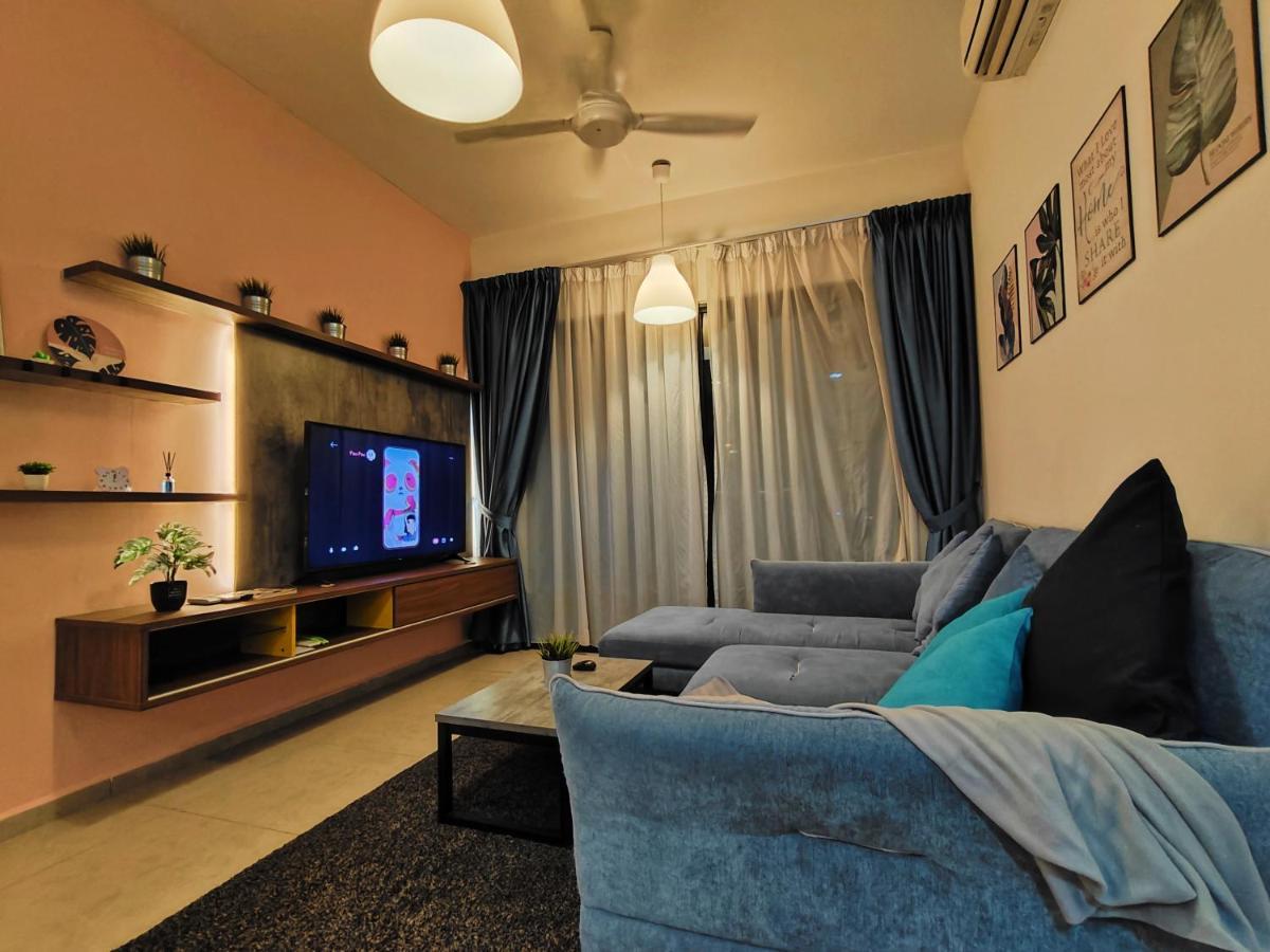 Midvalley Luxury Maxine Apartment *