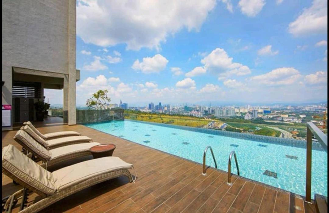 Midvalley Luxury Maxine Apartment